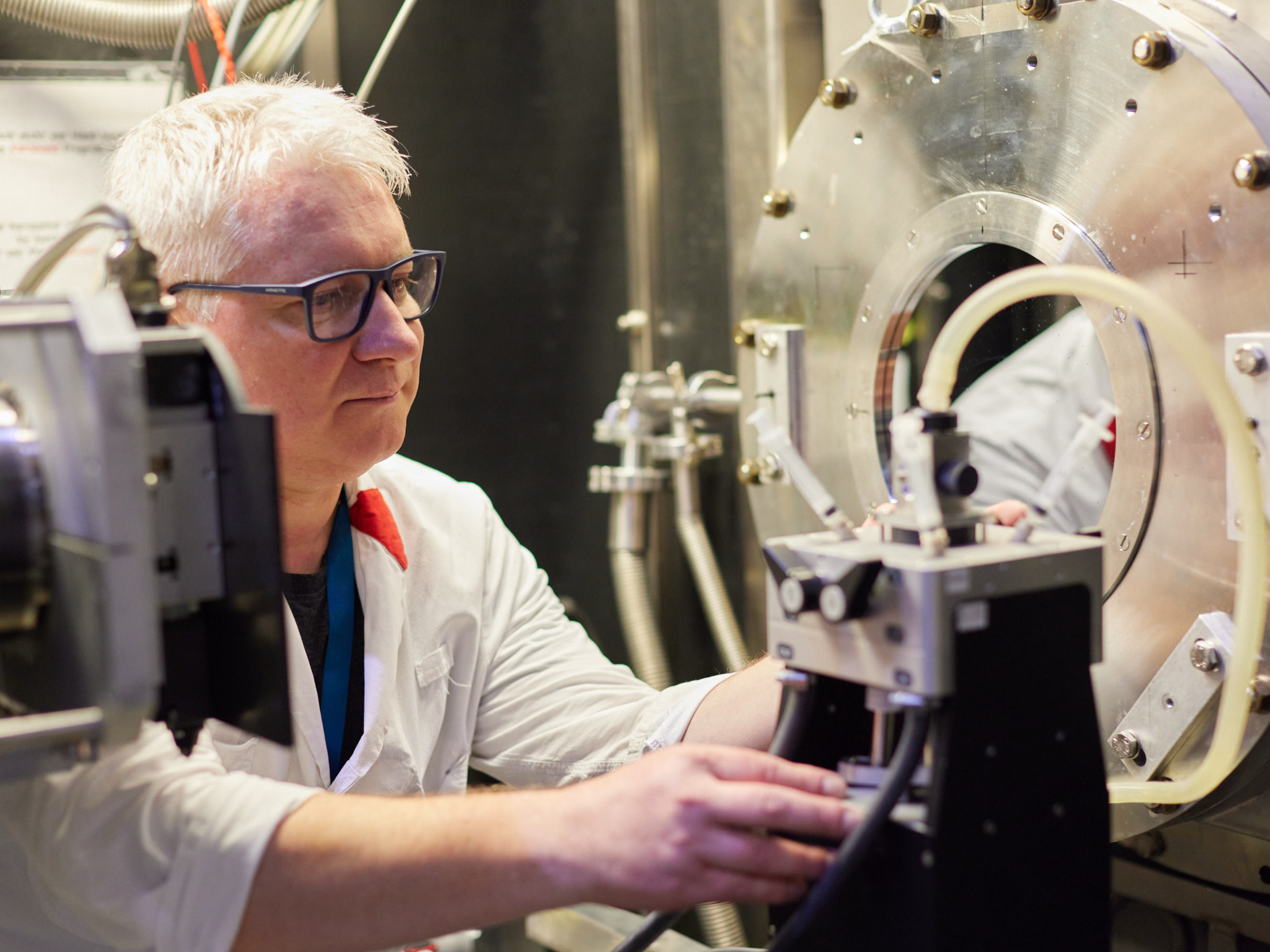 Neutronenforschung zeigt: Die Mikrostruktur von Lösungsmitteln beeinflusst Nanomaterialien